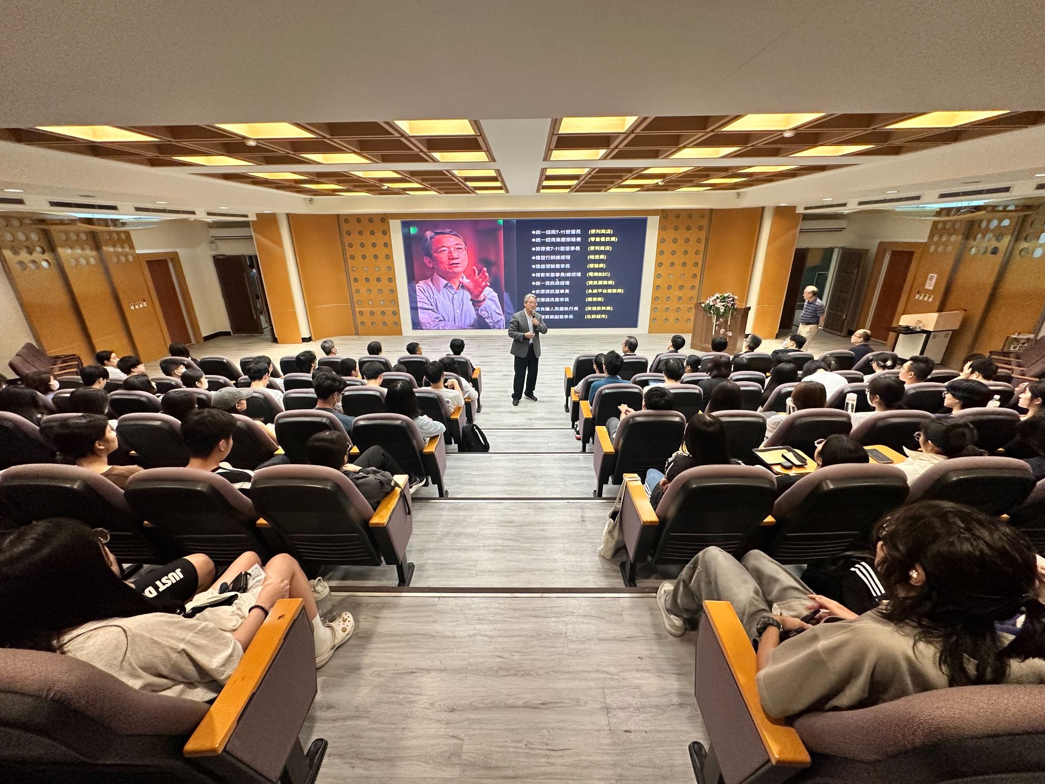 連鎖藥局躍獅健康董事謝健南先生題分享