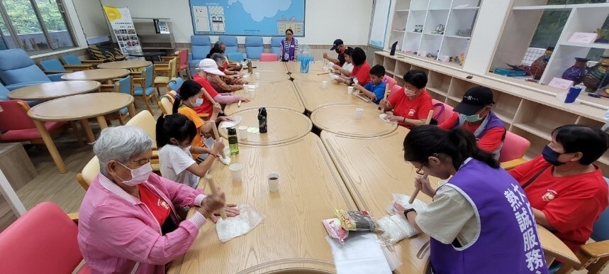 大仁科大 米麻糬製作中