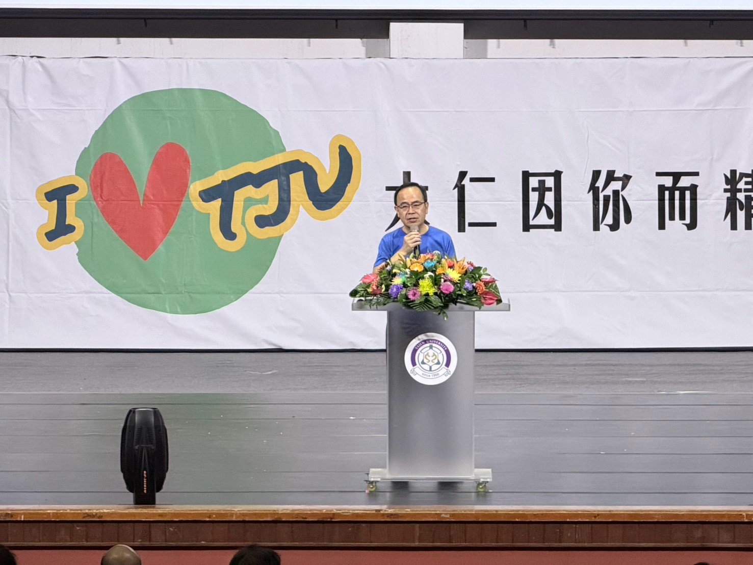校長於新生入學輔導研習中致詞，歡迎新生加入大仁大家庭。