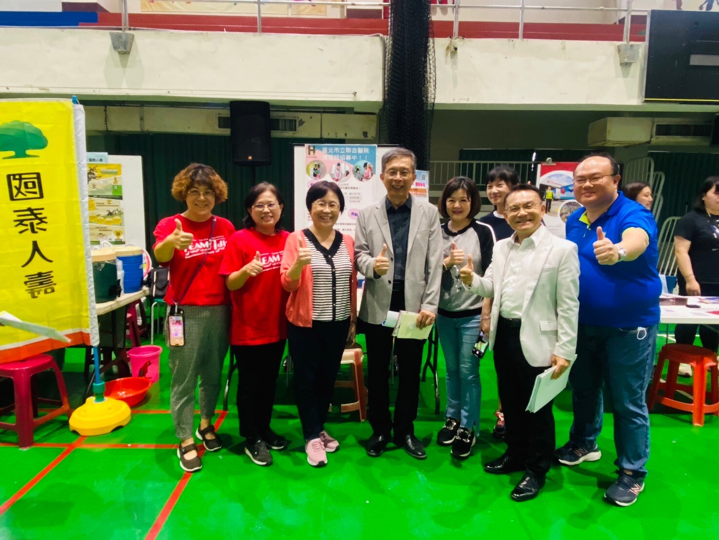 大仁科技大學 郭代璜校長(圖中)與台北市立醫院 護理部-合影