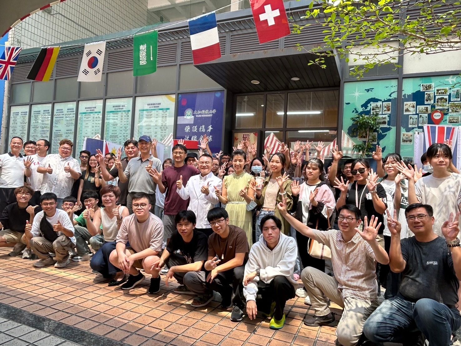 圖1、大仁科技大學國際專修部舉辦中秋烤肉大團圓 國際生體驗台式中秋烤肉文化之活動合影