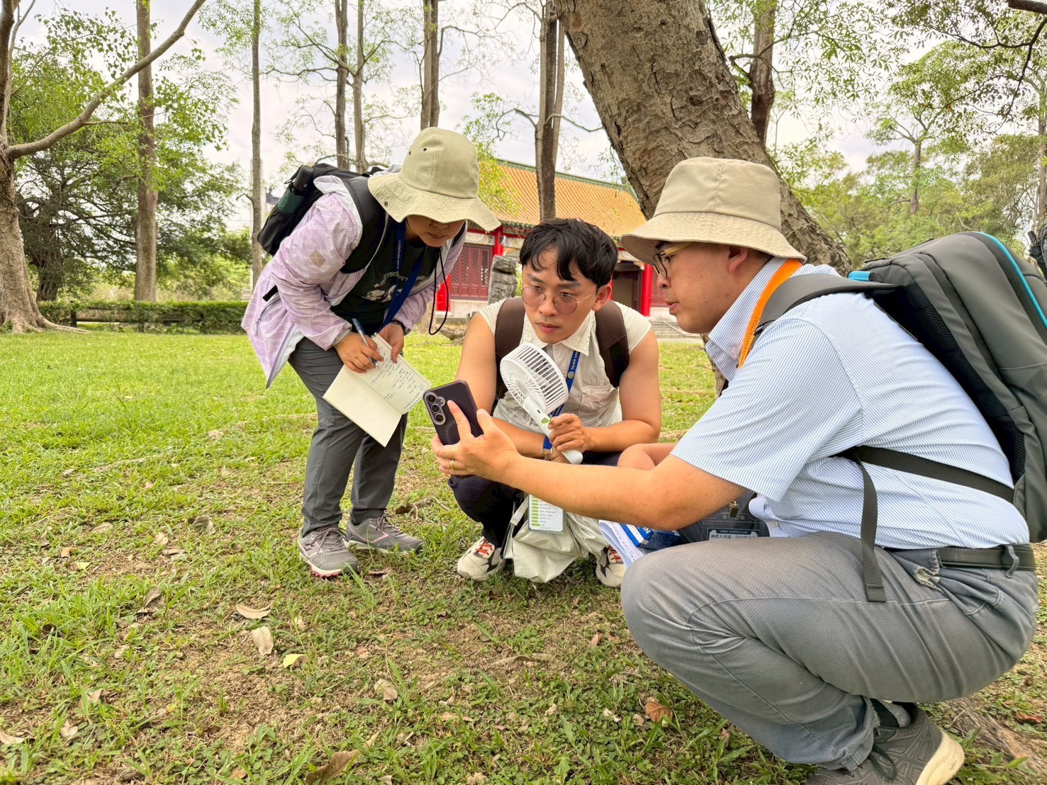 鄭朝駿業師與同學們互動