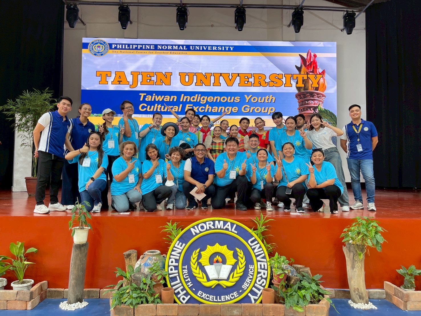 本校師生與菲律賓師範大學(PNU)合影。