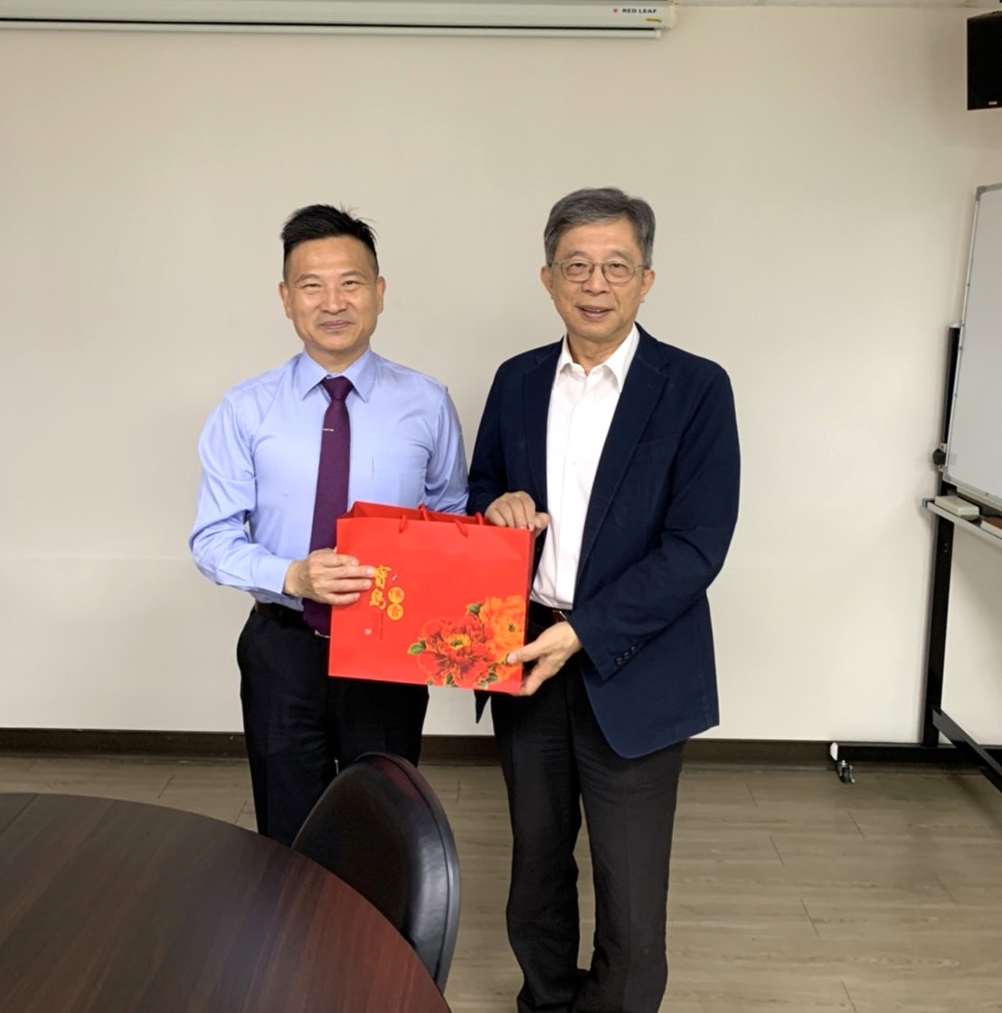 大仁科大與銘榮元實業股份有限公司合影。